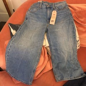 NWT Levi’s wide leg cropped jeans